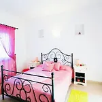 Seafront House Irini بيت للعطل