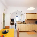 Seafront House Irini بيت للعطل
